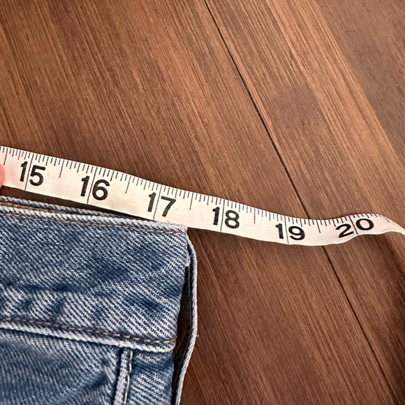 Levi’s distressed denim shorts high rise button fly size W33 - Picture 8 of 9